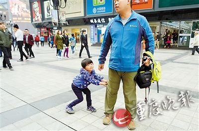 4岁女儿随父母徒步游半个中国：我不想上幼儿园