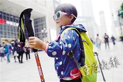 4岁女儿随父母徒步游半个中国：我不想上幼儿园