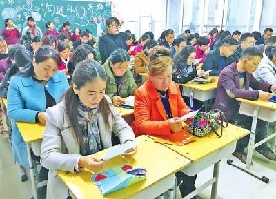 郑州一90后班主任手写54封家长信：半个月写了3万字