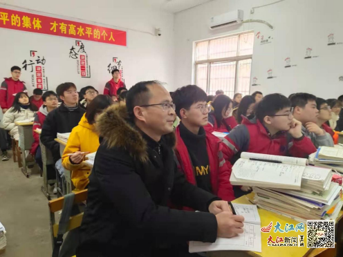 鄱阳一中：课堂提质增效 学科中心教研室在行动