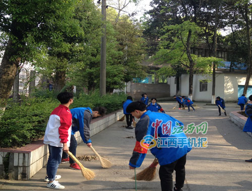 新余新钢中学：开展“班级校园值日”活动